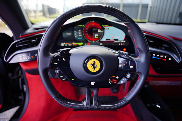 Ferrari SF90 Stradale 4.0 V8 / Carbon Interieur + Exterieur / Lifting
