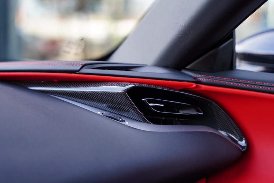 Ferrari SF90 Stradale 4.0 V8 / Carbon Interieur + Exterieur / Lifting