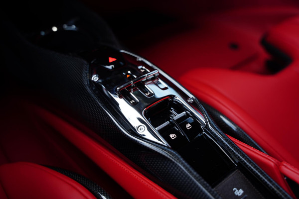 Ferrari SF90 Stradale 4.0 V8 / Carbon Interieur + Exterieur / Lifting