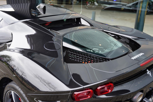 Ferrari SF90 Stradale 4.0 V8 / Carbon Interieur + Exterieur / Lifting