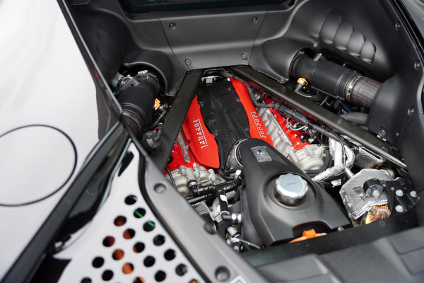 Ferrari SF90 Stradale 4.0 V8 / Carbon Interieur + Exterieur / Lifting