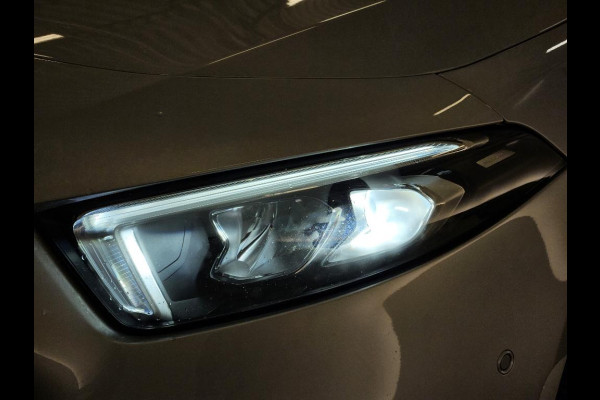 Mercedes-Benz A-Klasse 180 Business Solution AMG | Panoramadak | Stoelverwarming | Camera | Navigatie | Apple Carplay | Keyless | Cruise Control | DAB |
