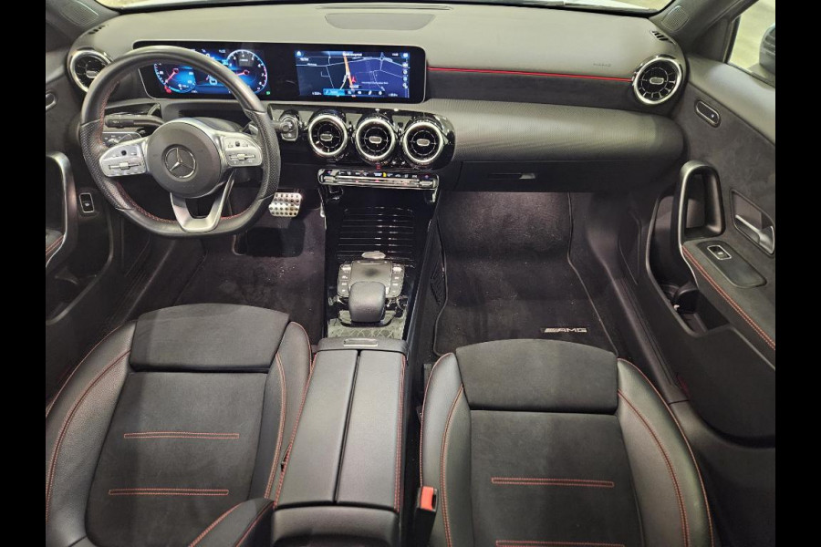 Mercedes-Benz A-Klasse 180 Business Solution AMG | Panoramadak | Stoelverwarming | Camera | Navigatie | Apple Carplay | Keyless | Cruise Control | DAB |