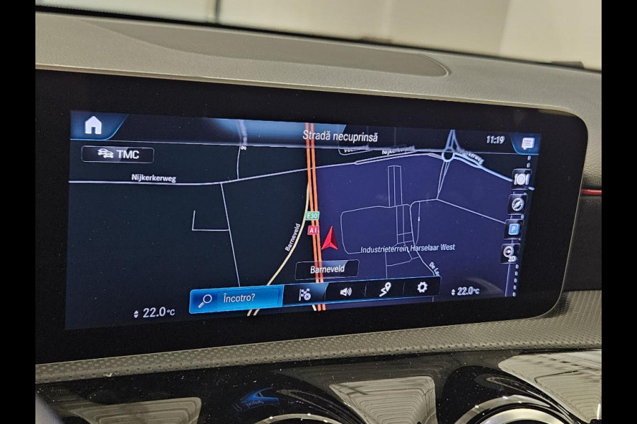 Mercedes-Benz A-Klasse 180 Business Solution AMG | Panoramadak | Stoelverwarming | Camera | Navigatie | Apple Carplay | Keyless | Cruise Control | DAB |