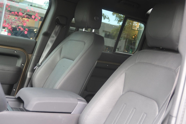 Land Rover Defender P 400 E 110 Hybride X-Dynamic SE Leder Zwart