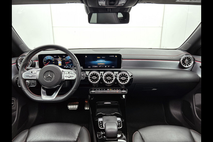 Mercedes-Benz CLA-Klasse Shooting Brake 200 Business Solution AMG (PANORAMADAK, SFEERVERLICHTING, CAMERA, LEDER)