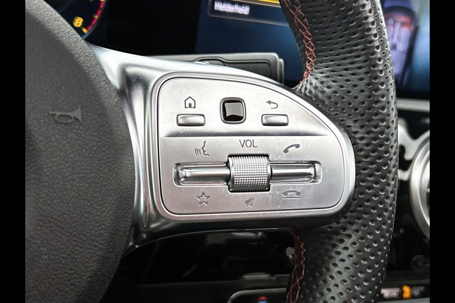 Mercedes-Benz CLA-Klasse Shooting Brake 200 Business Solution AMG (PANORAMADAK, SFEERVERLICHTING, CAMERA, LEDER)