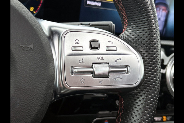 Mercedes-Benz CLA-Klasse Shooting Brake 200 Business Solution AMG (PANORAMADAK, SFEERVERLICHTING, CAMERA, LEDER)