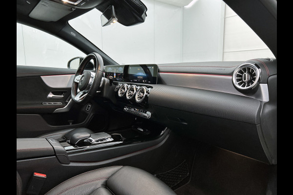 Mercedes-Benz CLA-Klasse Shooting Brake 200 Business Solution AMG (PANORAMADAK, SFEERVERLICHTING, CAMERA, LEDER)