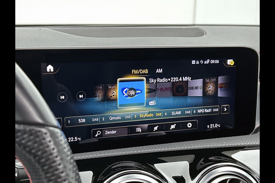 Mercedes-Benz CLA-Klasse Shooting Brake 200 Business Solution AMG (PANORAMADAK, SFEERVERLICHTING, CAMERA, LEDER)