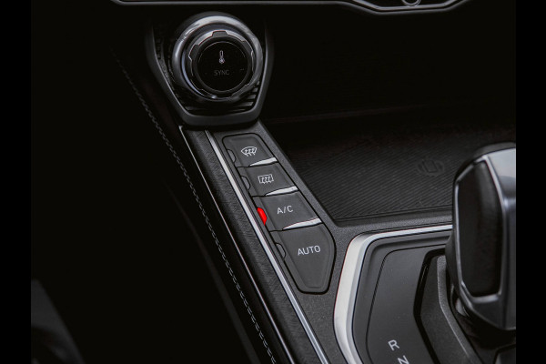 Lynk & Co 01 1.5 Black Edition Panoramadak/360° Camera/ACC/Stoelverwarming