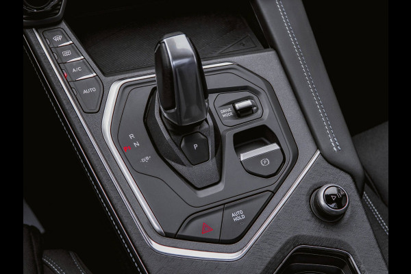 Lynk & Co 01 1.5 Black Edition Panoramadak/360° Camera/ACC/Stoelverwarming