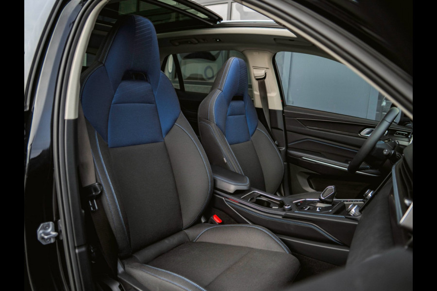 Lynk & Co 01 1.5 Black Edition Panoramadak/360° Camera/ACC/Stoelverwarming