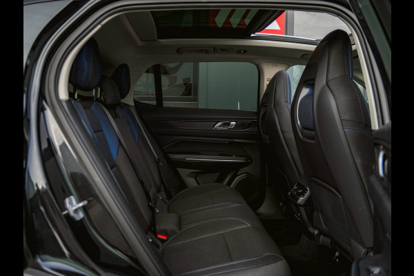 Lynk & Co 01 1.5 Black Edition Panoramadak/360° Camera/ACC/Stoelverwarming