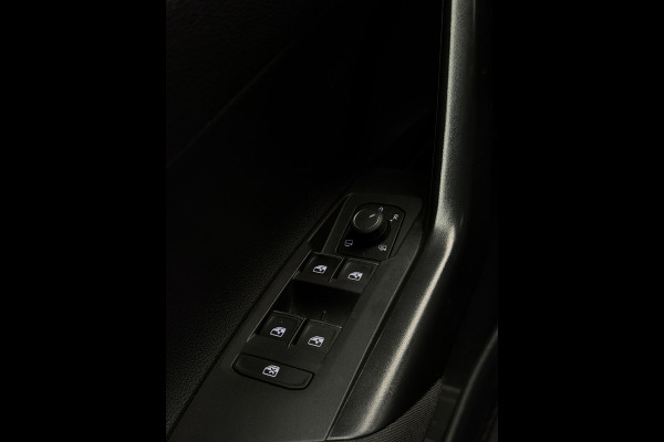 Volkswagen Taigo 1.0 TSI 2x R-Line Panorama CarPlay Camera