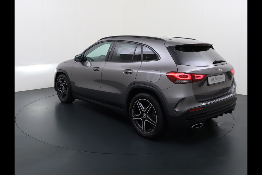 Mercedes-Benz GLA 180 AMG // Camera // Elek. Achterklep // Sfeerverlichting // Night pakket // 19" AMG Velgen // LED