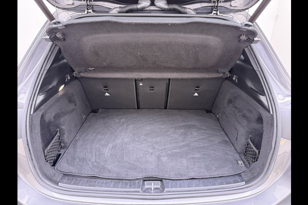 Mercedes-Benz GLA 180 AMG // Camera // Elek. Achterklep // Sfeerverlichting // Night pakket // 19" AMG Velgen // LED