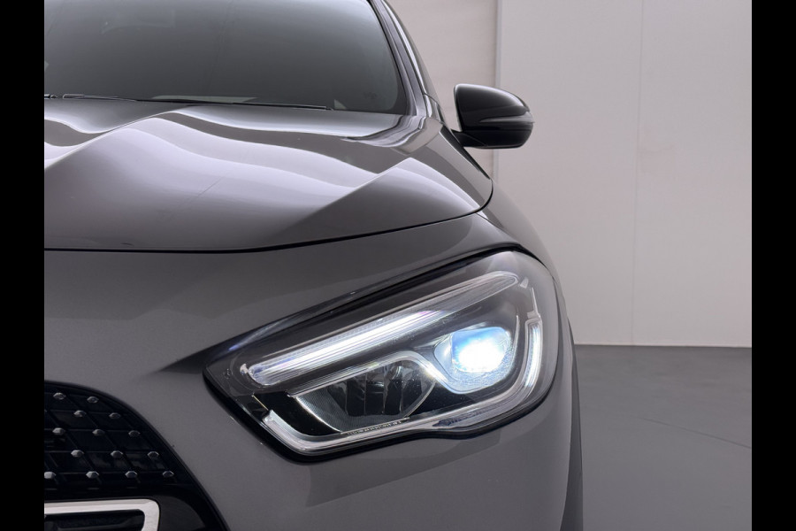Mercedes-Benz GLA 180 AMG // Camera // Elek. Achterklep // Sfeerverlichting // Night pakket // 19" AMG Velgen // LED