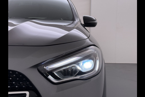 Mercedes-Benz GLA 180 AMG // Camera // Elek. Achterklep // Sfeerverlichting // Night pakket // 19" AMG Velgen // LED