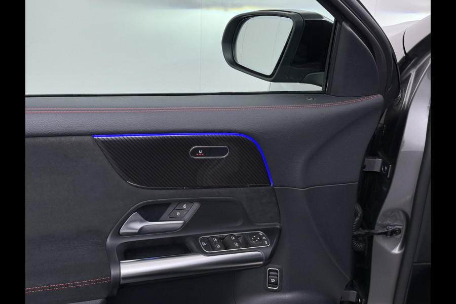 Mercedes-Benz GLA 180 AMG // Camera // Elek. Achterklep // Sfeerverlichting // Night pakket // 19" AMG Velgen // LED