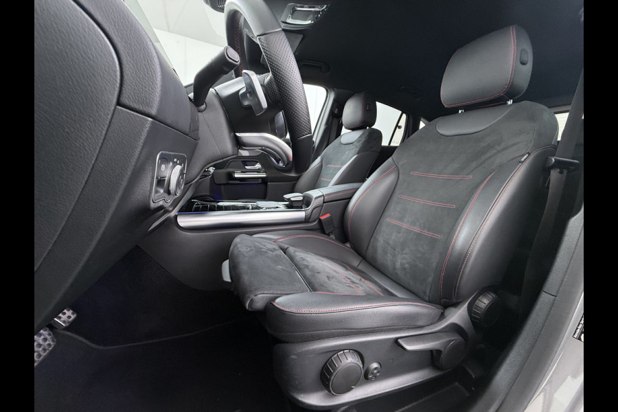 Mercedes-Benz GLA 180 AMG // Camera // Elek. Achterklep // Sfeerverlichting // Night pakket // 19" AMG Velgen // LED