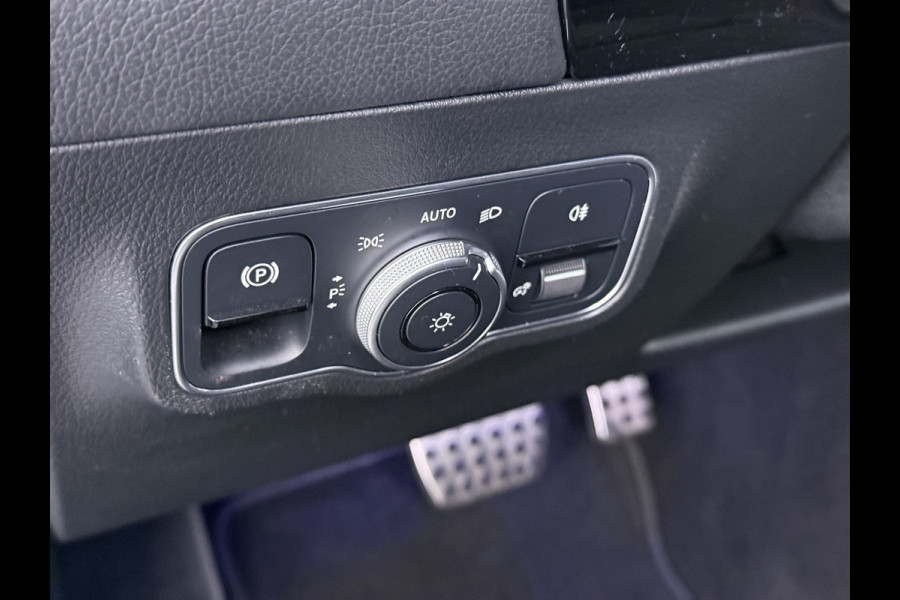 Mercedes-Benz GLA 180 AMG // Camera // Elek. Achterklep // Sfeerverlichting // Night pakket // 19" AMG Velgen // LED