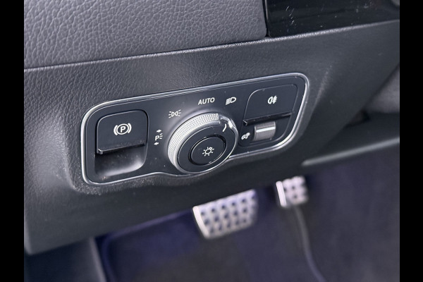 Mercedes-Benz GLA 180 AMG // Camera // Elek. Achterklep // Sfeerverlichting // Night pakket // 19" AMG Velgen // LED