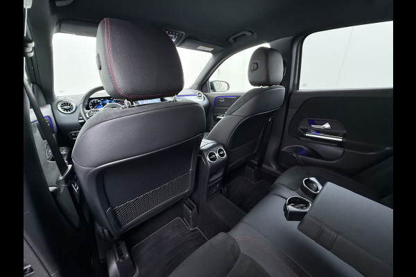 Mercedes-Benz GLA 180 AMG // Camera // Elek. Achterklep // Sfeerverlichting // Night pakket // 19" AMG Velgen // LED