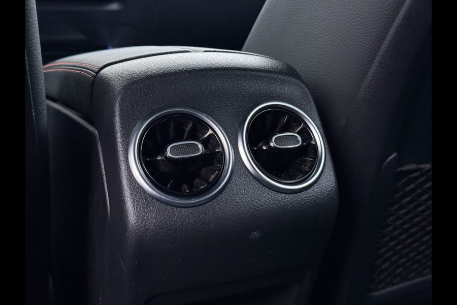 Mercedes-Benz GLA 180 AMG // Camera // Elek. Achterklep // Sfeerverlichting // Night pakket // 19" AMG Velgen // LED