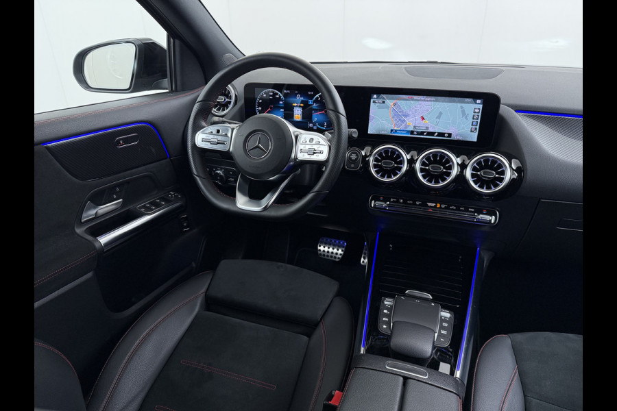 Mercedes-Benz GLA 180 AMG // Camera // Elek. Achterklep // Sfeerverlichting // Night pakket // 19" AMG Velgen // LED