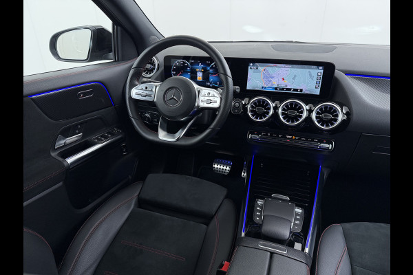 Mercedes-Benz GLA 180 AMG // Camera // Elek. Achterklep // Sfeerverlichting // Night pakket // 19" AMG Velgen // LED