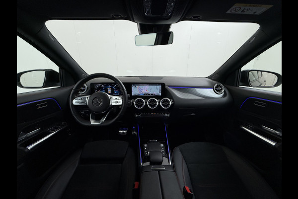 Mercedes-Benz GLA 180 AMG // Camera // Elek. Achterklep // Sfeerverlichting // Night pakket // 19" AMG Velgen // LED