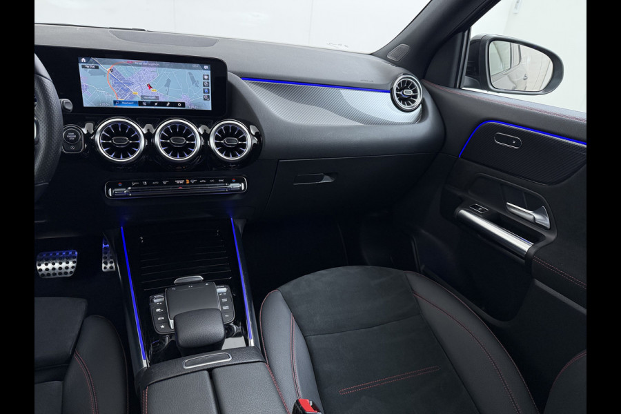 Mercedes-Benz GLA 180 AMG // Camera // Elek. Achterklep // Sfeerverlichting // Night pakket // 19" AMG Velgen // LED