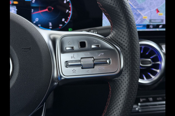 Mercedes-Benz GLA 180 AMG // Camera // Elek. Achterklep // Sfeerverlichting // Night pakket // 19" AMG Velgen // LED