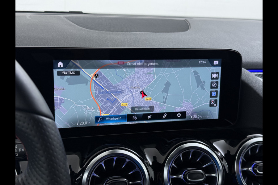 Mercedes-Benz GLA 180 AMG // Camera // Elek. Achterklep // Sfeerverlichting // Night pakket // 19" AMG Velgen // LED