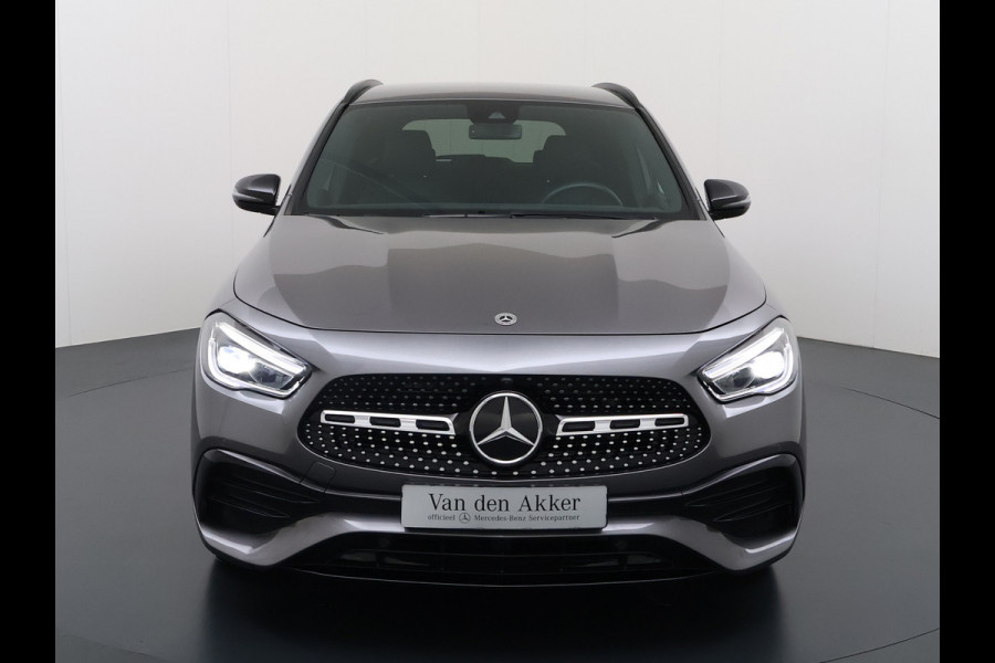 Mercedes-Benz GLA 180 AMG // Camera // Elek. Achterklep // Sfeerverlichting // Night pakket // 19" AMG Velgen // LED