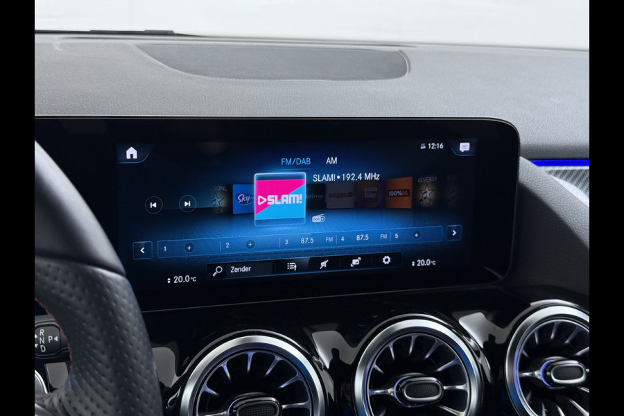 Mercedes-Benz GLA 180 AMG // Camera // Elek. Achterklep // Sfeerverlichting // Night pakket // 19" AMG Velgen // LED