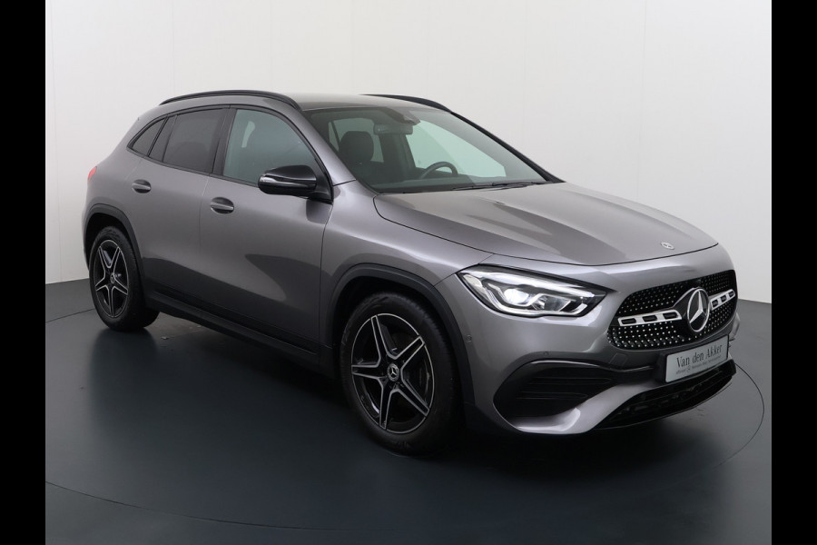 Mercedes-Benz GLA 180 AMG // Camera // Elek. Achterklep // Sfeerverlichting // Night pakket // 19" AMG Velgen // LED