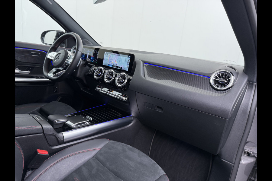 Mercedes-Benz GLA 180 AMG // Camera // Elek. Achterklep // Sfeerverlichting // Night pakket // 19" AMG Velgen // LED