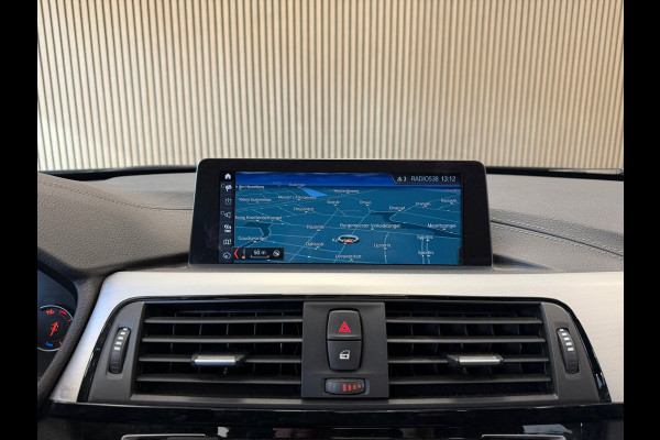 BMW 3 Serie 318i M Sport Edition AUT. LEDER NAVIGATIE PDC STOELVERWARMING CRUISE KEYLESS-GO