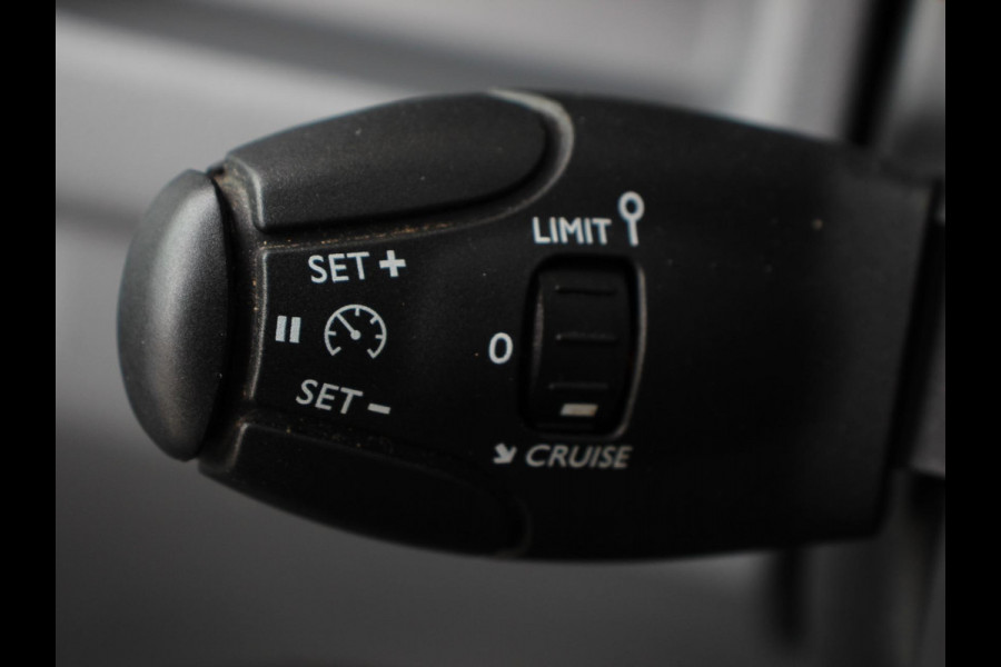 Opel Vivaro-e L3 75 kWh Automaat 6-Persoons Dubbele Cabine Lang | Navigatie | Airco | 2 x Schuifdeur | Lichtmetalen velgen| Cruise Control | Side Bars | Bumpers in kleur