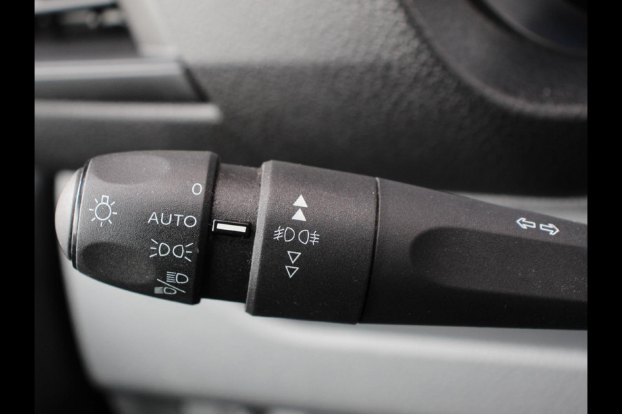 Opel Vivaro-e L3 75 kWh Automaat 6-Persoons Dubbele Cabine Lang | Navigatie | Airco | 2 x Schuifdeur | Lichtmetalen velgen| Cruise Control | Side Bars | Bumpers in kleur