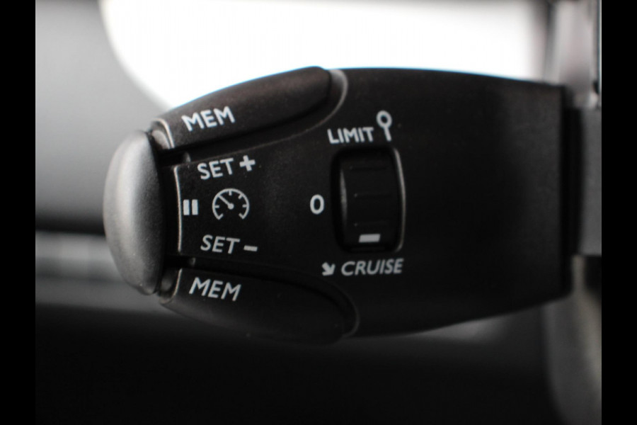 Opel Vivaro 2.0 CDTI Automaat 145 pk L3H1 Dubbele Cabine | Navigatie | Trekhaak | Airco | Parkeer sensoren | Betimmering