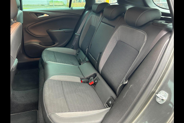 Opel Astra Sports Tourer 1.2 Turbo Elegance - Navi - Climate - Parkeerhulp - Trekhaak - Org.NL