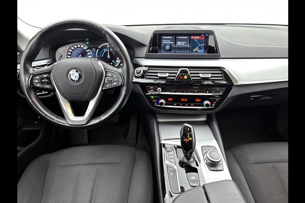 BMW 5 Serie 530e iPerformance Executive(Dealer OnderH, Navi, Active Cruise, Lane Assist, PDC V+A, Bots waarschuwing, Etc)