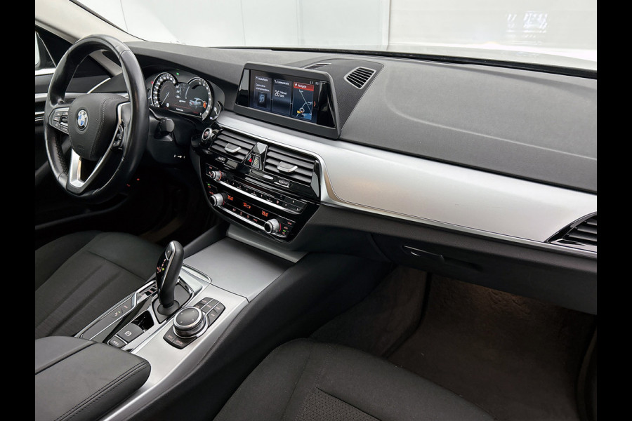 BMW 5 Serie 530e iPerformance Executive(Dealer OnderH, Navi, Active Cruise, Lane Assist, PDC V+A, Bots waarschuwing, Etc)
