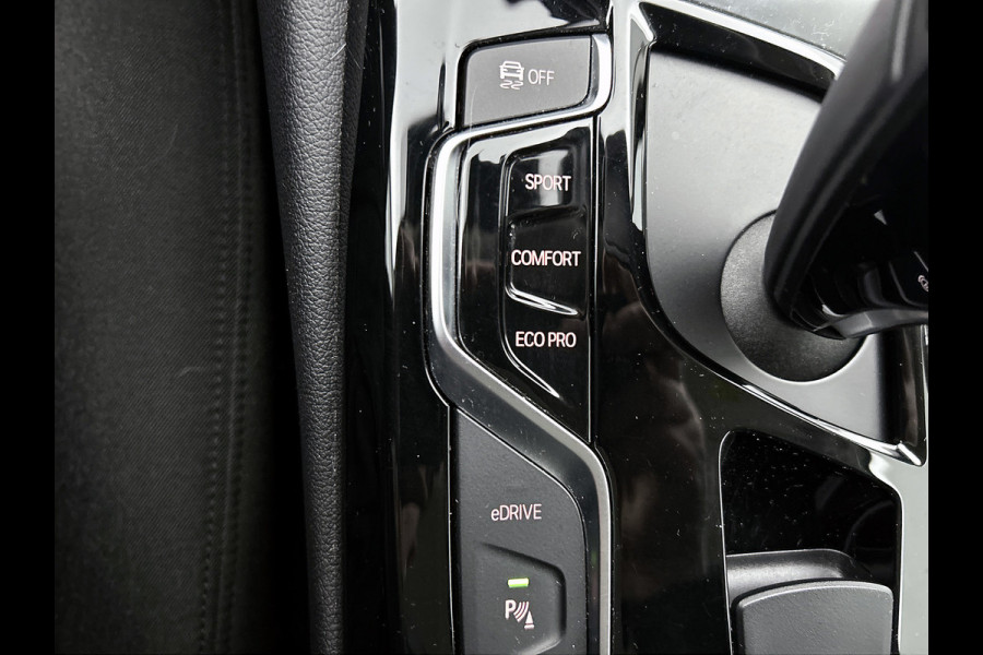 BMW 5 Serie 530e iPerformance Executive(Dealer OnderH, Navi, Active Cruise, Lane Assist, PDC V+A, Bots waarschuwing, Etc)