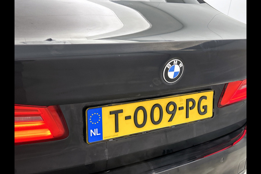 BMW 5 Serie 530e iPerformance Executive(Dealer OnderH, Navi, Active Cruise, Lane Assist, PDC V+A, Bots waarschuwing, Etc)
