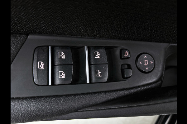 BMW 5 Serie 530e iPerformance Executive(Dealer OnderH, Navi, Active Cruise, Lane Assist, PDC V+A, Bots waarschuwing, Etc)