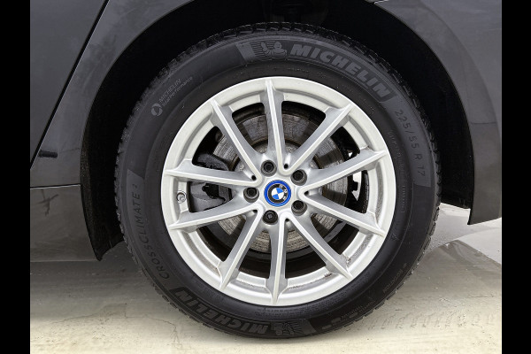 BMW 5 Serie 530e iPerformance Executive(Dealer OnderH, Navi, Active Cruise, Lane Assist, PDC V+A, Bots waarschuwing, Etc)